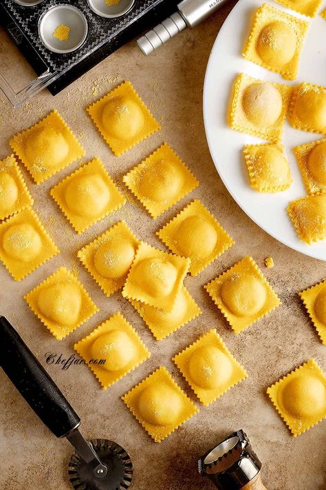 Homemade Chicken Ravioli Without Pasta Machine - Chefjar Ravioli Dough Recipe, Homemade Ravioli Dough, Homemade Ravioli Recipe, Ravioli From Scratch, Ravioli Recipe Homemade, Chicken Ravioli, Make Fresh Pasta, Ravioli Dough, Ravioli Filling