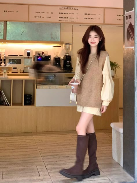 Everland Korea, Fall In Japan, Korea Fits, Minimalist Dressing, General Outfit, Japanese Fashion Women, Douyin Fashion, Korea Outfit, Korean Letters