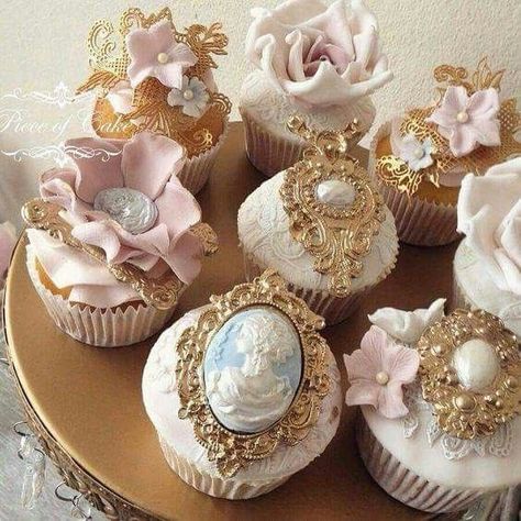 Era Victoria, Fancy Cupcakes, Pretty Cupcakes, Cupcakes Decorados, Beautiful Cupcakes, Pretty Dessert, Cute Desserts, Wedding Cupcakes, Cakepops