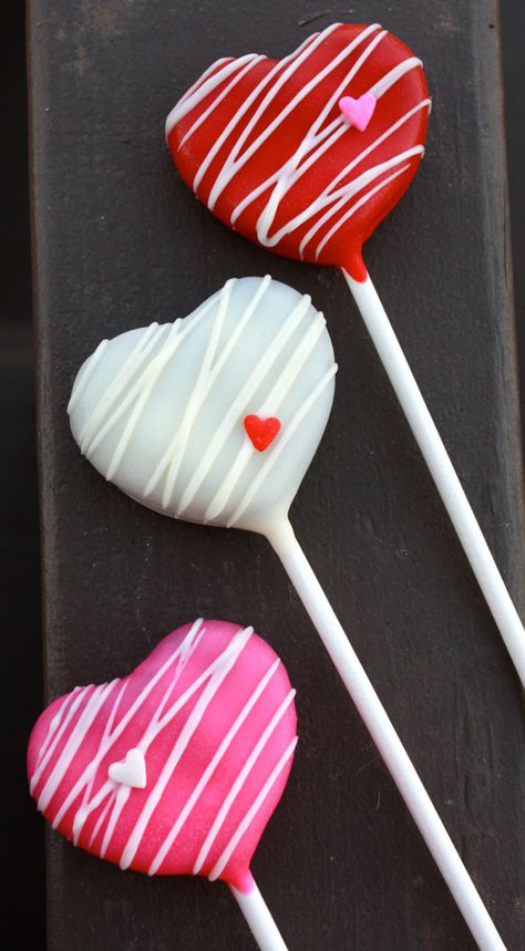 heart pops Valentines Cake Pops, Valentines Day Cake Pops, Menu Saint Valentin, Heart Cake Pops, Valentine Cake Pop, Heart Cakes, Valentine Desserts, Savory Cakes, Valentines Day Cakes