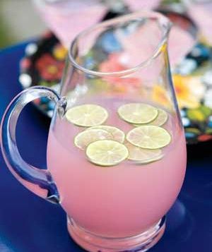 yummy! love me some pink lemonade! Princess Party Food, Pink Lemonade Recipes, Princess Party Games, Sleeping Beauty Party, Lila Party, Ballerina Birthday Parties, Princess Tea Party, Barbie Birthday Party, Ballerina Birthday