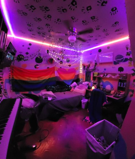 Flags On Ceiling Bedroom, Queer Bedrooms, Flags On Ceiling, Flag On Ceiling, Flags On Wall, Pride Bedroom Ideas, Pride Flag Bedroom, Trans Bedroom, Flags In Bedroom