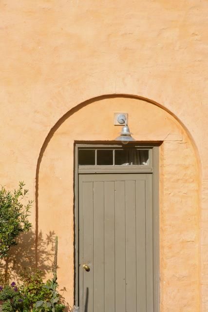 Lime Plaster Exterior, Limewash Render Exterior, Lime Plaster Exterior Walls, Lime Render House, Lime Wash Exterior, Yellow Limewash, Lime Render Exterior, Fresco Lime Paint, Kyneton House