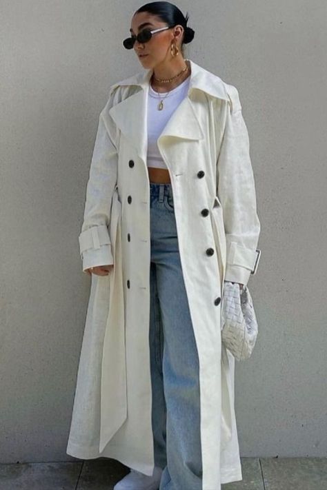 White Trench Outfit, Cream Trench Coat Outfit, White Trench Coat Outfit, White Trench Coat, Legs Outfit, Long Peacoat, Trench Coat Outfit, Fall Trends Outfits, Winter Fashion Outfits Casual