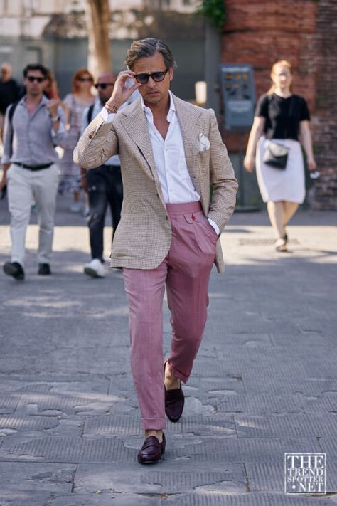 Italian Aesthetic Fashion, Spring Summer 2023 Street Style, Summer 2023 Street Style, 2023 Street Style, Pitti Uomo Street Style, Italian Mens Fashion, Summer Suits Men, Italian Fashion Street, Cl Fashion