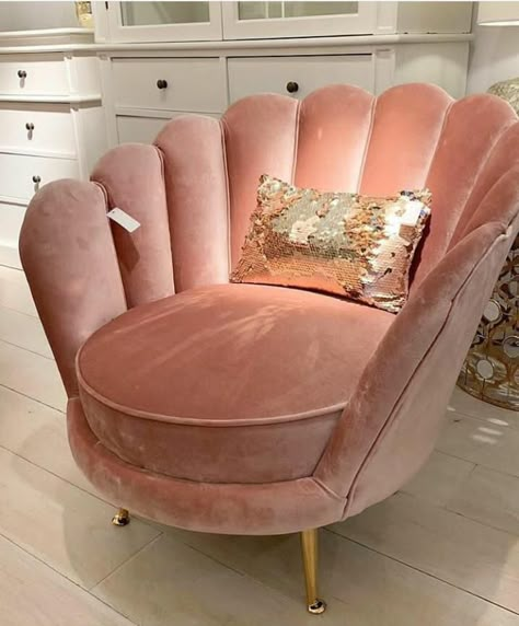 Rose Gold Sofa Living Rooms, Rose Gold Room Decor, Art Deco Style Interior, Guest Bedroom Makeover, Dressing Room Decor, Hollywood Regency Decor, Luxury Furniture Sofa, Rose Gold Decor, Modern Sofa Living Room