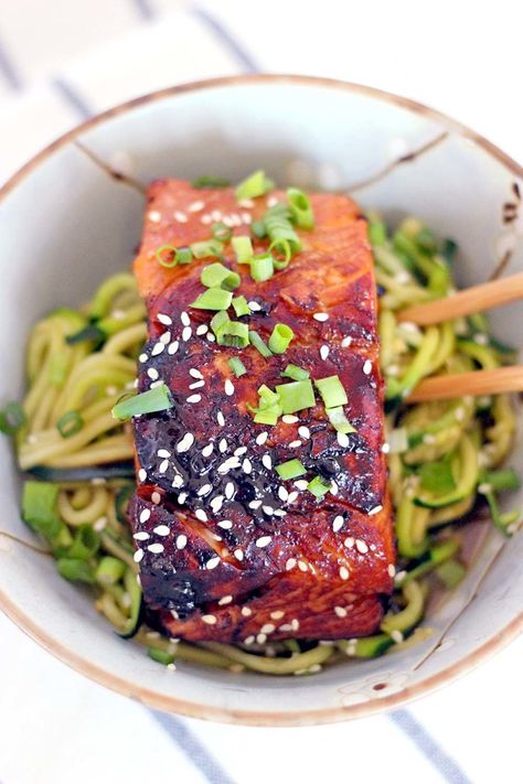 This healthy, low carb Teriyaki Salmon and Zucchini Noodle Bowl takes a mere FIFTEEN MINUTES to make and is bursting with that awesome Asian flavor you crave. Salmon And Zucchini, Salmon Zucchini, Make Teriyaki Sauce, Salmon Noodles, Salmon Teriyaki Recipe, Ginger Salmon, Zucchini Noodle, Zucchini Noodle Recipes, Zoodle Recipes