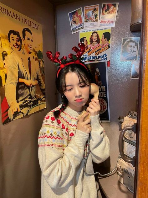 #woo!ah! #lucy iq icon Lucy Woo!ah!, I Believe In Love, Hold My Hand, Debut Album, Hollywood Stars, Kpop Girl Groups, Sweet Girls, Kpop Girls, Christmas Sweaters