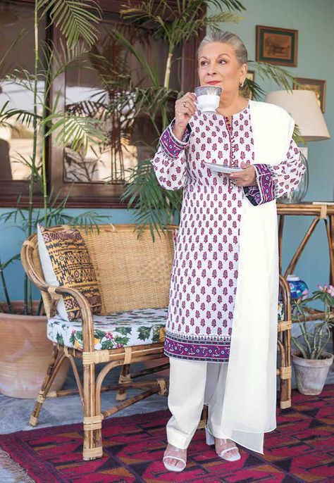 Simple Shalwar Kameez, Asian Designers, Pakistani Designer Suits, Unstitched Dress Material, Salwar Kamiz, Gul Ahmed, Unstitched Suits, Lawn Fabric, Lawn Shirts