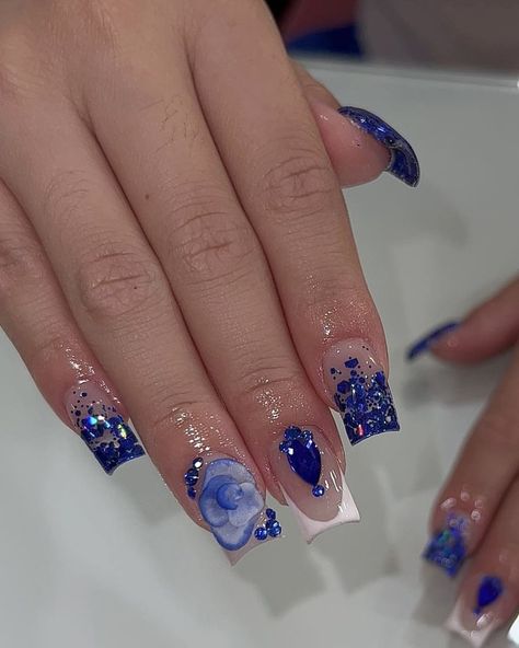 ig: nailsbyzairaa Royal Blue And Gold Acrylic Nails Short, Navy Blue Quince Nails Short, Blue Bling Nails Short, Blue Short Acrylic Nails Designs, Blue Bday Nails, Buchona Nails Short, Short Royal Blue Acrylic Nails, Quince Nails Blue, Royal Blue Acrylic Nails Ideas