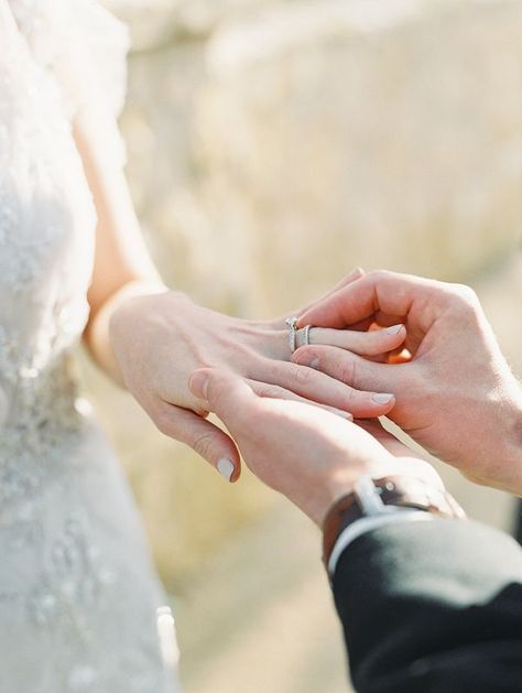 Self Foto, Exchanging Rings, Vacation In Italy, Wedding Toss, Paris Couple, Ring Photography, Wedding Background Decoration, Romantic Wedding Inspiration, Deeply In Love