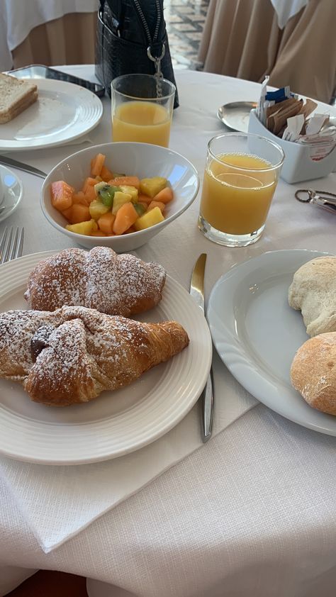 Rich Breakfast Aesthetic, Amalfi Coast Breakfast, Italy Brunch Aesthetic, Italy Breakfast Aesthetic, Italy Breakfast, Breakfast Italy, Italian Summer Lunch Aesthetic, Breakfast In Italy, Italy Sorrento