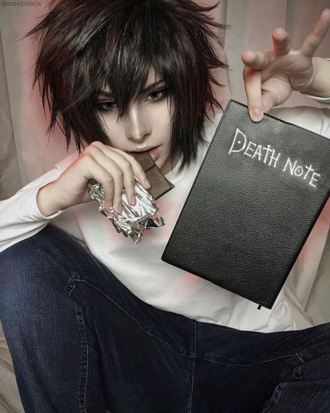 Emo Halloween Costumes, Deathnote Cosplay, L Cosplay, Tsugumi Ohba, L Lawliet, Real Anime, Shōnen Manga, Cute Makeup Looks, Ladybug Comics