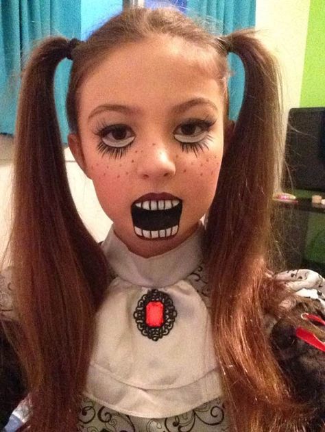 Creepy Doll Makeup, Doll Makeup Halloween, Halloween Makeup For Kids, Easy Halloween Makeup, Halloween Make-up Looks, Creepy Doll, Halloween Pins, Halloween Face Mask, Doll Makeup