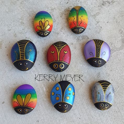 Bug Rocks, Lady Bug Painted Rocks, Walnut Shell Crafts, Bumble Bee Craft, Ladybug Rocks, Ladybug Crafts, Painted Rock Animals, Seashell Painting, Art Basics