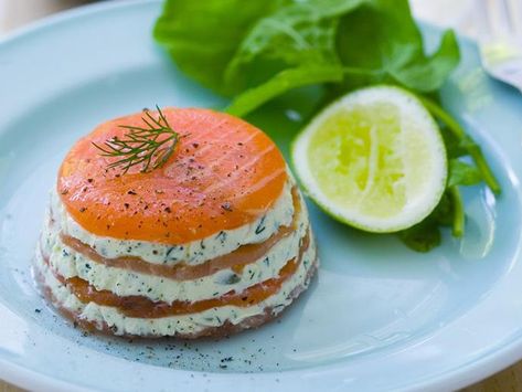 Smoked Salmon And Cream Cheese, Fresh Cherry Pie, Salmon And Cream Cheese, Smoked Salmon Cream Cheese, Cream Cheese Pastry, Salmon Cream Cheese, Cheesecake Recipes Classic, Poached Salmon, Savory Appetizer