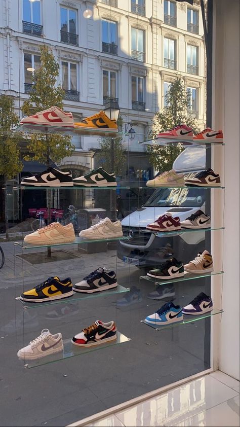 Nike Dunks Collection, Sneakers Shop Interior Design, Sneaker Collection Display, Mall Dress, Sneaker Closet, Bali Decor, Shoe Store Design, Sneaker Displays, Shoe Pics