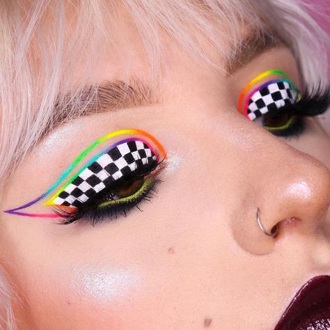 5,300 mentions J’aime, 56 commentaires – SUVA BEAUTY (@suvabeauty) sur Instagram : « Obsessed with @lauartistic 🌈😍🏁 Using #SUVABeauty #HydraLiners + #HydraFX 🤓 What would you call this… » Pride Graphic Liner, Rainbow Graphic Liner, Graphic Liners, Checkered Makeup, Pride Ideas, Rainbow Checkered, Suva Beauty, Makeup You Need, Rainbow Graphic