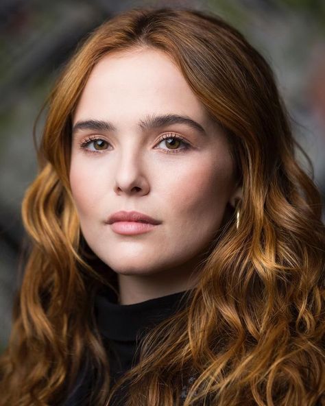 Zoey Deutch Instagram, Soft Autumn Makeup, 60s Hair, Zoey Deutch, Night At The Museum, Female Head, Girl Celebrities, Face Expressions, Hair Color Balayage