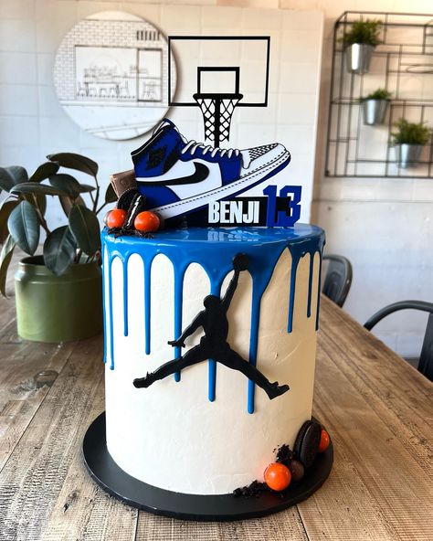 Jordan Bday Cake, Jordan Basketball Birthday Party Ideas, Birthday Cake For Boys 10th Birthday, 12 Year Birthday Cake Ideas, Nike Themed Cake, 13 Boy Birthday Cake, Air Jordan Cake Ideas, Jordans Birthday Theme, 16 Birthday Ideas For Boys