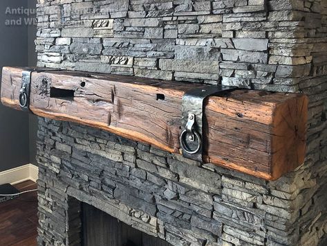 Rustic Fireplace Mantle, Mantel Corbels, Fireplace Makeovers, Farmhouse Fireplace Mantels, Kitchen Renos, Porte In Ferro, Farmhouse Mantel, Wooden Mantle, Rustic Fireplace Mantels