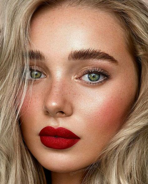 Labios rojos No Make Up Make Up Look, Deep Red Lips, Make Up Diy, Red Lips Makeup Look, Maquillage On Fleek, Mekap Mata, Best Wedding Makeup, Red Lip Makeup, Smink Inspiration