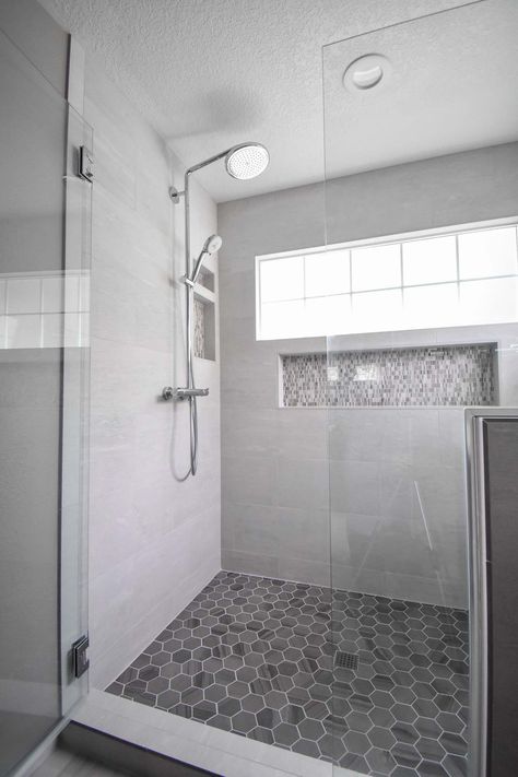 Luxury Bathroom Remodel, Contemporary Bathroom Inspiration, Light Grey Bathrooms, Gray Shower Tile, Tile Walk In Shower, Modern Bathroom Ideas, Grey Bathroom Tiles, Modern Bathroom Remodel, Bathroom Shower Tile