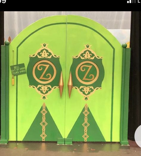 Wizard Of Oz Play Props Set Design, Wizard Of Oz Diy, Wizard Of Oz Wizard, Oz Wizard, Wizard Of Oz Witch, Wizard Of Oz Play, Wizard Of Oz Musical, Wizard Of Oz Decor, Homecoming Decorations