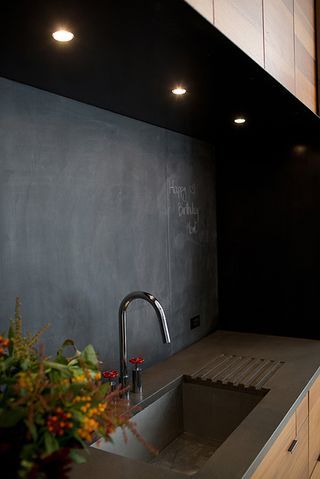 A loft in Union Square Chalkboard Backsplash, Dark Backsplash, Mother Of Pearl Backsplash, Future Farmhouse, Stained Cabinets, Creative Backsplash, Backsplash With Dark Cabinets, Paint Backsplash, Travertine Backsplash