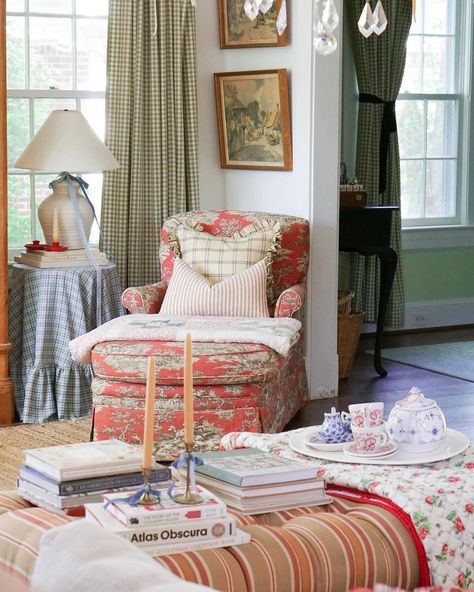 Margo Roth Home, Anna Margaret, Margo Roth, Cottagecore Life, Colorful Rooms, Country Cottage Interiors, Bebe Shower, Earthy Home, Nancy Meyers