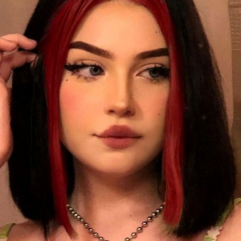 Short Black Hair With Red Money Piece, Red Strands In Hair, Egirl Hair, Red Hair Looks, Hair Color Underneath, Red Hair Inspo, Dyed Red Hair, Hair Color Streaks, Hair Streaks