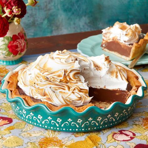 Pies For Thanksgiving, Chocolate Meringue Pie, Baking Weights, Lemon Icebox Pie, Homemade Chocolate Pudding, Meringue Pie Recipes, Icebox Pie, Chocolate Meringue, Cake Mug