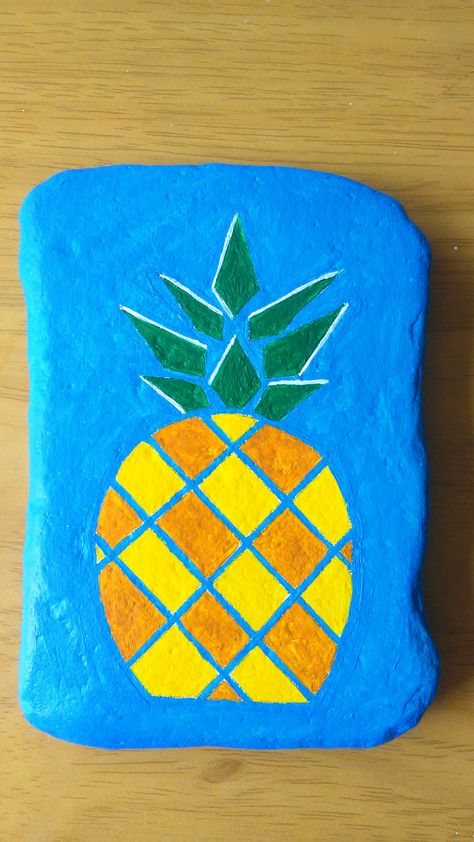 Pineapple Painted Rocks, Hawaiian Painted Rocks, Pineapple Painting, Stone Ideas, Shell Crafts Diy, Hawaiian Theme, Food Painting, Hawaiian Party, Rock Painting Designs