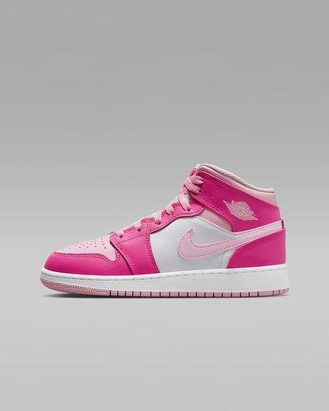 Air Jordan 1 Mid Women, High Top Jordans, Preppy Kids, School Shoe, Preppy Shoes, Womens Basketball Shoes, Buy Jordans, Cute Nike Shoes, Old Shoes