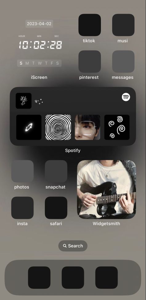 Ios Phone Theme Ideas, Acubi Ios 16, Homescreen Ideas Black And White, Ideas For Iphone Home Screen, Ios 16 Icons Aesthetic, Acubi Phone Layout, Ios Wallpaper Home Screen, Phone Ideas Home Screen, Phone Aesthetic Organization