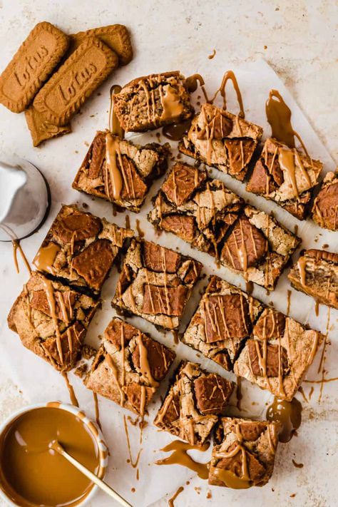 Biscoff Blondies, Biscoff Brownies, Salted Caramel Sauce Recipe, Lotus Biscuits, Biscoff Recipes, Desserts Table, Biscoff Biscuits, Caramel Recipes Sauce, Blondies Recipe