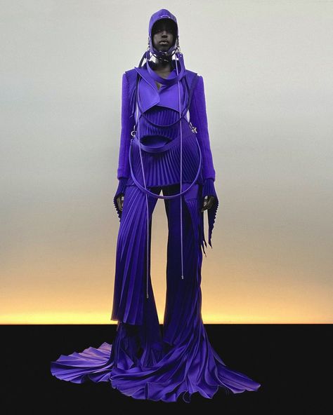 Robert Wun, London College Of Fashion, Couture Designers, Black Scarf, The Purple, Couture Collection, Runway Fashion, Fashion Inspo Outfits, High Fashion