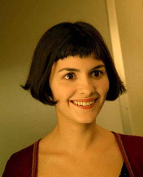 Amelie Poulain. #Amelie #Poulain Amelie Haircut, Celebrity Expressions, Audrey Tatou, Micro Bangs, Short Black Hair, Amy Acker, Fiona Apple, French Bob, Audrey Tautou