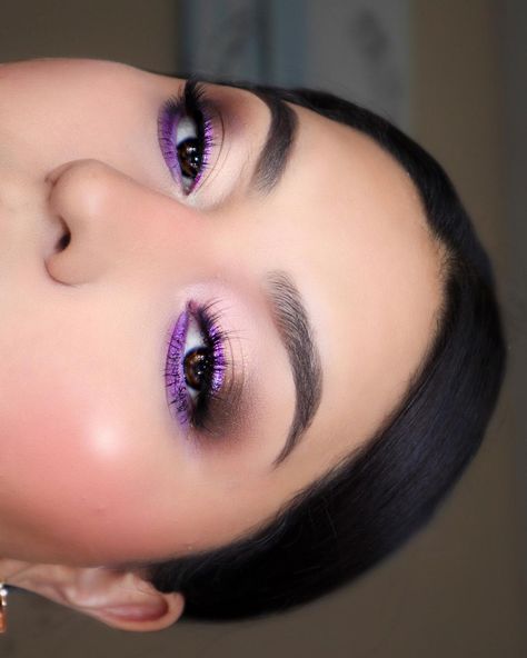 Purple Inner Corner Makeup, Purple Under Eye Makeup, Maquillaje Color Lila Natural, Purple Quince Makeup, Make Up Morado, Makeup Lila, Purple Makeup Ideas, Lila Makeup, Makeup Morado