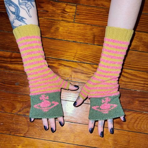 Crochet Vivienne Westwood, Knit Arm Warmers, Dress Code, Crochet Fashion, Crochet Crafts, Vivienne Westwood, Fingerless Gloves, Arm Warmers, Fashion Item