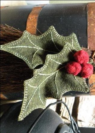 Felt Holly Leaves, Wool Applique Kits, Christmas Orniments, Christmas Workshop, Felt Cupcakes, Appliqué Ideas, Stocking Ideas, Felted Christmas, Wool Appliqué