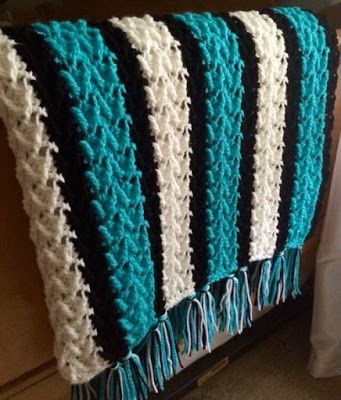 Arrowhead Striped Afghan - Free Pattern Striped Afghan, Afghans Crochet, Crochet Afghan Patterns Free, Crocheted Blanket, Crochet Afgans, Crochet For Beginners Blanket, Crochet Blanket Afghan, Afghan Patterns, Haken Baby