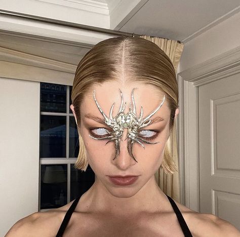 Shiseido Makeup, Hunter Schafer, Face Jewellery, Futuristic Fashion, Gala Dresses, Makeup Inspo, Pretty People, To Look, Aura