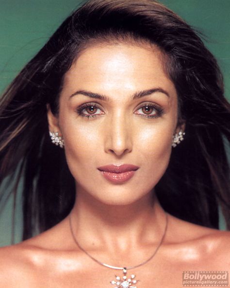 Malaika Arora - picture # 1 Gracy Singh, Kirron Kher, Fardeen Khan, Amrish Puri, Malaika Arora Khan, Neetu Singh, Asha Parekh, Sanjeev Kumar, Sameera Reddy