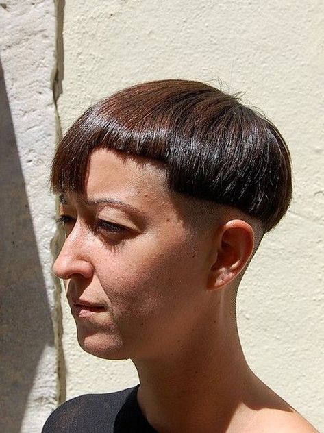 40 Fun Hairstyles Ugliest Hairstyles, Horrible Haircuts, Short Straight Bob Hairstyles, Haircut Fails, Weird Haircuts, Shaved Bob, Ugly Hair, Short Straight Bob, Bad Haircut