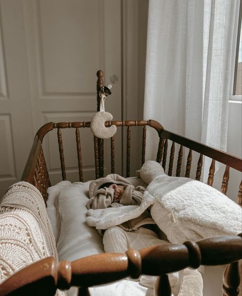 Vintage Baby Aesthetic, Traditional Nursery Decor, Cottage Core Baby, Cottagecore Baby, Antique Nursery, Bug Eyes, Cottage Nursery, Vintage Baby Nursery, Vintage Crib