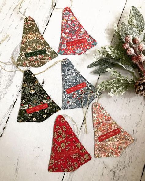 SewScarlettRose on Instagram: "Lots of lovely Christmas makes added in the last few weeks 🎄 I do like a traditional print for Christmas and these Liberty, Strawberry Thief decorations are just perfect to come out year after year 🎄 All stocked up for lovely gifts 🎁 Now in my Etsy shop xx #liberty #strawberrythief #libertychristmas #christmasdecorations #christmasdecor #traditionalchristmas #smallgifts #secretsanta #handmadechristmas #christmastreedecorations #christmastime #baubles #bells #han Scandi Liberty Christmas Trees, Christmas Decorations Traditional, Liberty London Christmas, Liberty Tree, Fabric Christmas Decorations, Liberty Of London Duvet, Gold Hangers, Traditional Christmas Decorations, Strawberry Thief