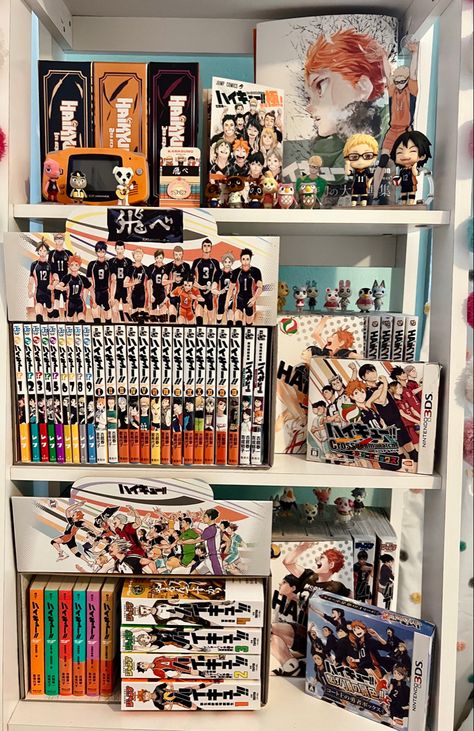 Haikyuu Collection, Haikyuu Bedroom Ideas, Haikyuu Room Ideas, Haikyuu Manga Collection, Haikyuu Room Decor, Manga Collection Shelf, Haikyuu Room, Small Manga Shelf, Collection Shelf