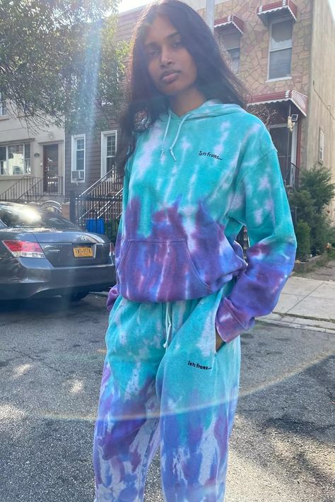 Sweat Suits Outfits, Sports Wear Fashion, Tie Dye Sweats, Hunter Outfit, Tie Dye Sweatpants, How To Tie Dye, Sweat Suit, Tie Dye Diy, Tie Dye Outfits