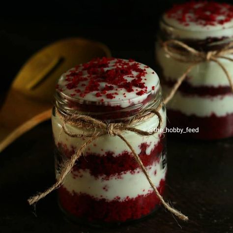 Jar Cake Photography, Bakery Photoshoot, Dessert Jar, Jar Cake, Cake Jars, Food Photography Dessert, Chocolate Pictures, Dessert In A Jar, Cake In A Jar